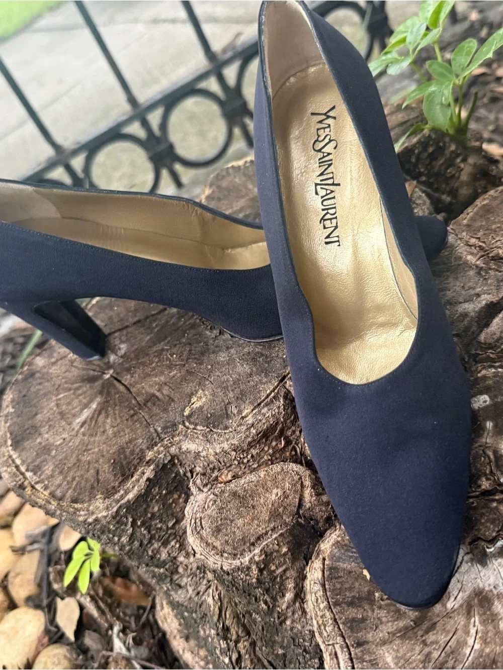 Yves Saint Laurent YSL Navy Pointed Pumps with Gold Interior Made in Italy Sz 7